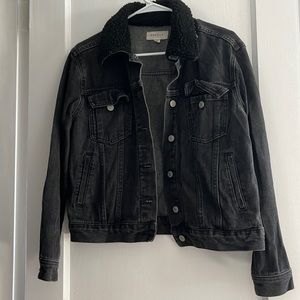 Black pacsun jean jacket with fuzzy collar